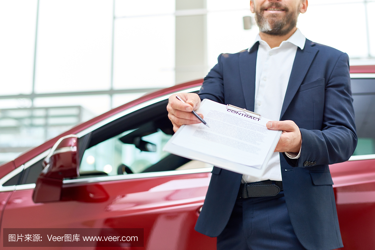汽车销售员与客户签订合同